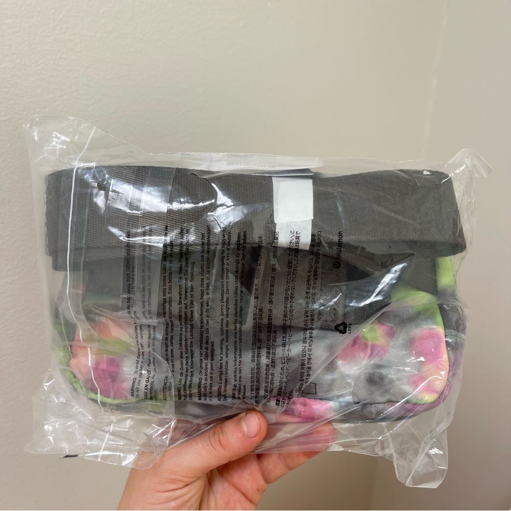NWT Hyper Dye Lululemon Everywhere Belt bag 1L original size Tie Die Rover - Picture 5 of 10